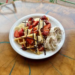 Le Sultan Creperie  - Fruits waffle