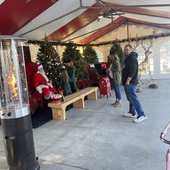 Ramos Country Corner - Photo ops! - Public Markets Near Me - Manteca, California