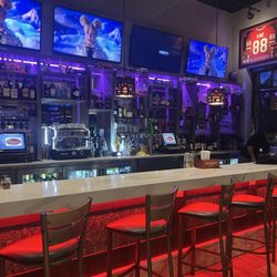 Rosarios Pizzeria & Catering - Bar area was perfect for a quick dinner.