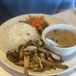 3 Pho Bowl 09 - Chicken and rice plate