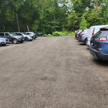 River Glenn Park - plenty of parking - Food Trucks Near Me - Burlington, Connecticut River Glenn Park - plenty of parking - Food Trucks Near Me - Burlington, Connecticut