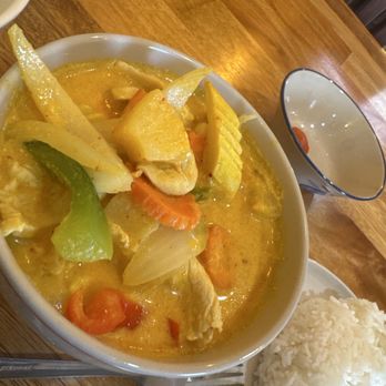 Fighting Fish Thai Cuisine - Yellow Curry - Thai Near Me - Everett, Massachusetts Fighting Fish Thai Cuisine - Yellow Curry - Thai Near Me - Everett, Massachusetts