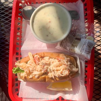 Jameson Tavern Restaurant - Clam Chowder and Lobster Roll Special - Seafood Near Me - Freeport, Maine