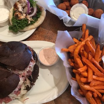 Ray's Place - American Near Me - Kent, Ohio