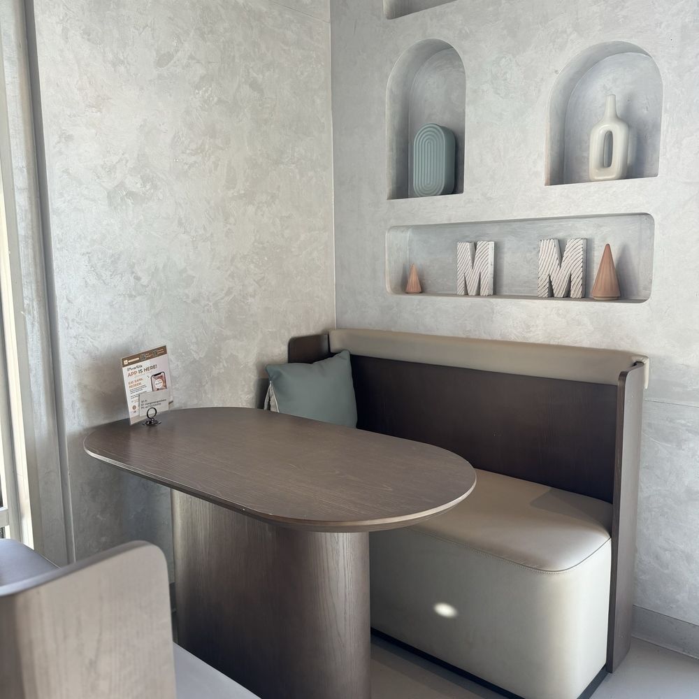 Mango Mango Dessert - Interior Seating - Desserts Near Me - Edison, New Jersey