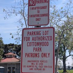 Little Cottonwood Park - Signs by the parking lot