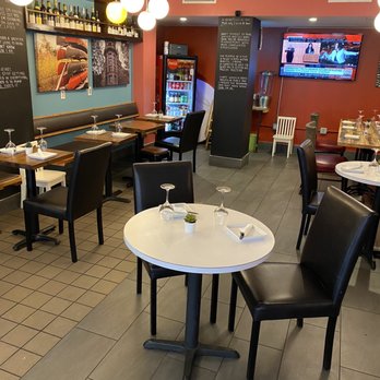 Bread N Wine - Inside - Sandwiches Near Me - New York, New York Bread N Wine - Inside - Sandwiches Near Me - New York, New York