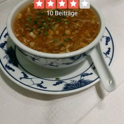 Xi Hu - Die beste Pekingsuppe, die ich je gegessen habe. Gehört als Vorspeise bei einem Besuch im Xi Hu unbedingt dazu!