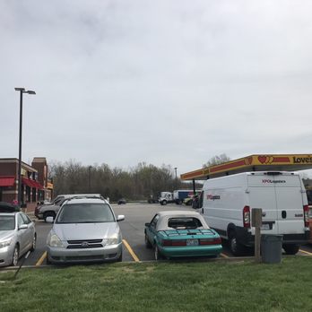 Love's Travel Stop - Gas station, subway, separate parking for trucks and cars - Gas Stations Near Me - Shepherdsville, Kentucky