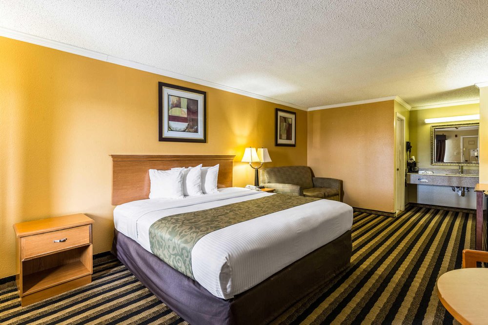 RODEWAY INN Updated April 2024 31 Photos 6014 Old Boyce Rd