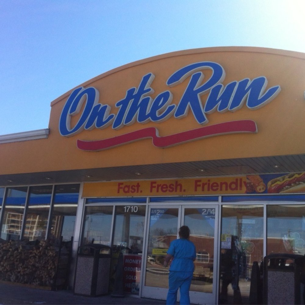 On The Run - people entering a fast food restaurant - Convenience Stores Near Me - Rolla, Missouri