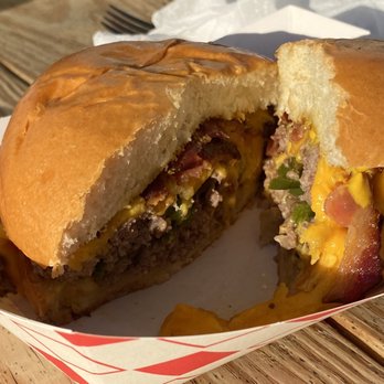 The Steamin' Burger - The steamin burger w bacon - Food Trucks Near Me