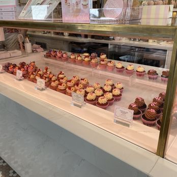 Peggy Porschen Cakes - Takeaway counter - Patisserie/Cake Shop Near Me - London, XGL Peggy Porschen Cakes - Takeaway counter - Patisserie/Cake Shop Near Me - London, XGL