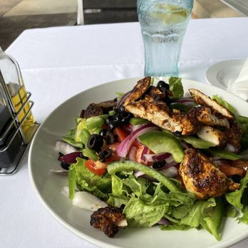 Bruninas - House salad, add green peppers and blackened chicken. Oil & vinegar. - Pizza Near Me - Naples, Florida Bruninas - House salad, add green peppers and blackened chicken. Oil & vinegar. - Pizza Near Me - Naples, Florida