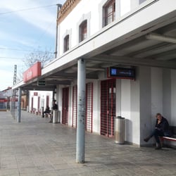 Estación de Trenes Los Rosales - Entrada.