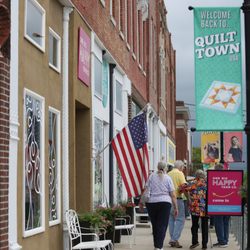 One Big Happy Yarn - An exterior shot of One Big Happy, located in Quilt Town USA.