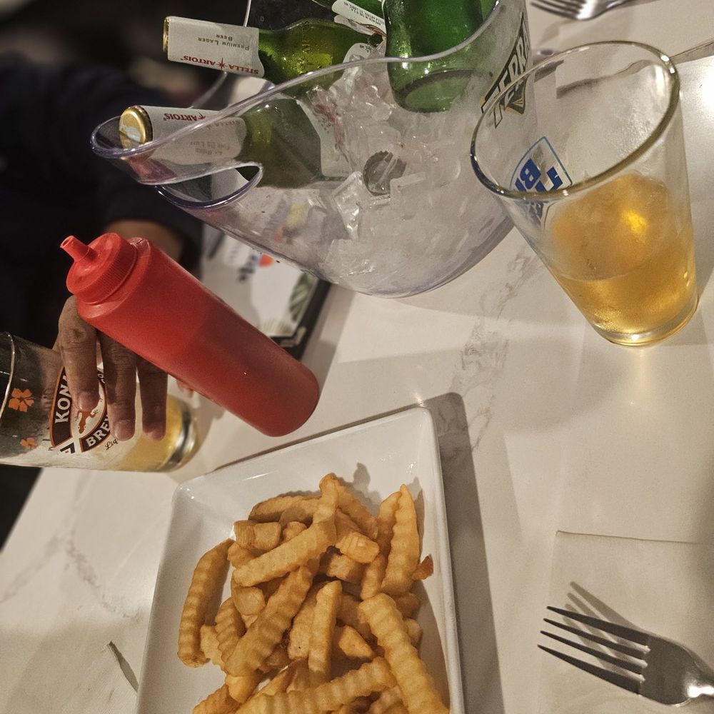 Eagle Cafe - Happy Hour $5 fries & $18 bucket of premium beer - Breakfast & Brunch Near Me - Honolulu, Hawaii Eagle Cafe - Happy Hour $5 fries & $18 bucket of premium beer - Breakfast & Brunch Near Me - Honolulu, Hawaii