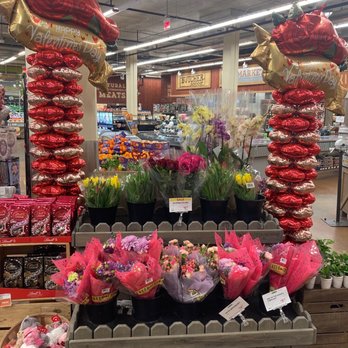 Fresh Thyme Market - Cute Valentine display put a big smile on my face today 3 - Vitamins & Supplements Near Me - Saint Louis Park, Minnesota Fresh Thyme Market - Cute Valentine display put a big smile on my face today 3 - Vitamins & Supplements Near Me - Saint Louis Park, Minnesota