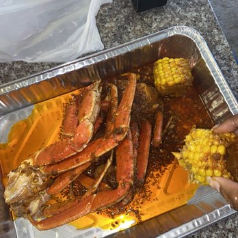 Crab Du Jour - 1lb snow crab legs with corn and potatoes - Cajun/Creole Near Me - Raleigh, North Carolina