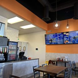 Wills Hawaiian BBQ - Clean and comfy place.