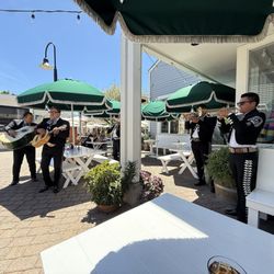 El Huarache Loco - Iced Tea and Mariachi