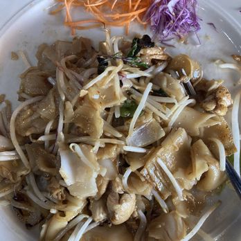 Siamese Bay Restaurant - 44. Drunken noodle with chicken - Thai Near Me - Monterey, California