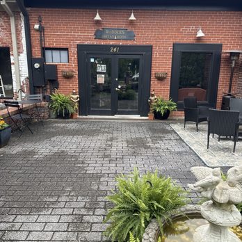 Ruddles Bread And Book - Entrance with patio seating. - Coffee & Tea Near Me - Cleveland, Tennessee Ruddles Bread And Book - Entrance with patio seating. - Coffee & Tea Near Me - Cleveland, Tennessee