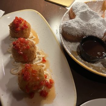 Scat Cat's Club - Lounge - Themed Cafes Near Me - Lake Buena Vista, Florida