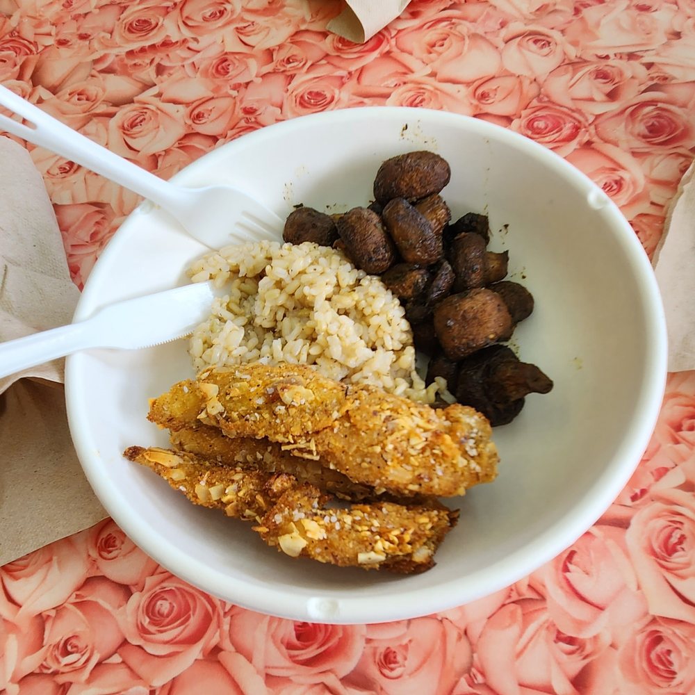 Fresh Kitchen - kid's bowl with brown rice, almond chicken, mushrooms - New American Near Me - Sarasota, Florida Fresh Kitchen - kid's bowl with brown rice, almond chicken, mushrooms - New American Near Me - Sarasota, Florida