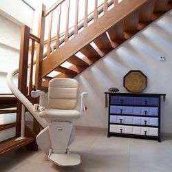 California Mobility - Freecurve Stairlift