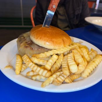 Rusk Kitchen & Bar - Woodburn Basic Beyond Burger - Cocktail Bars Near Me - Cincinnati, Ohio