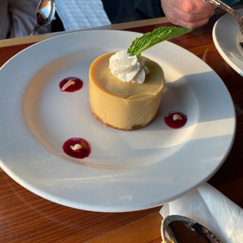 The Paper Canoe - Key lime pie - Seafood Near Me - Duck, North Carolina