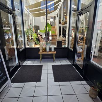 Daredevils & Queens Salon - Atrium - Hair Salons Near Me - Santa Rosa, California