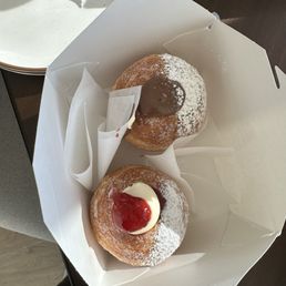 Nutella cruffin and raspberry cream cheese cruffin Nutella cruffin and raspberry cream cheese cruffin