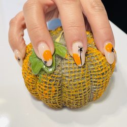 Nail Lounge - Naz