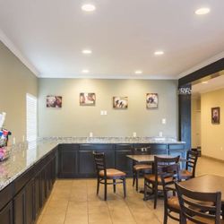 Motel 6 - lobby coffee