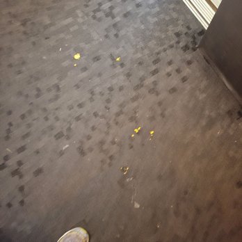 Holiday Inn - Dirty elevator floor - Hotels Near Me - Virginia Beach, Virginia Holiday Inn - Dirty elevator floor - Hotels Near Me - Virginia Beach, Virginia