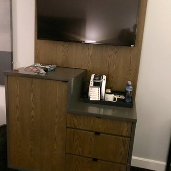 Hilton Motif Seattle - TV, coffee maker, a decent size mini fridge - Hotels Near Me - Seattle, Washington Hilton Motif Seattle - TV, coffee maker, a decent size mini fridge - Hotels Near Me - Seattle, Washington