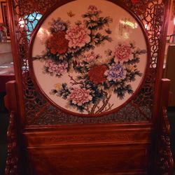 Yen Ching Restaurant - Beautiful wall divider.
