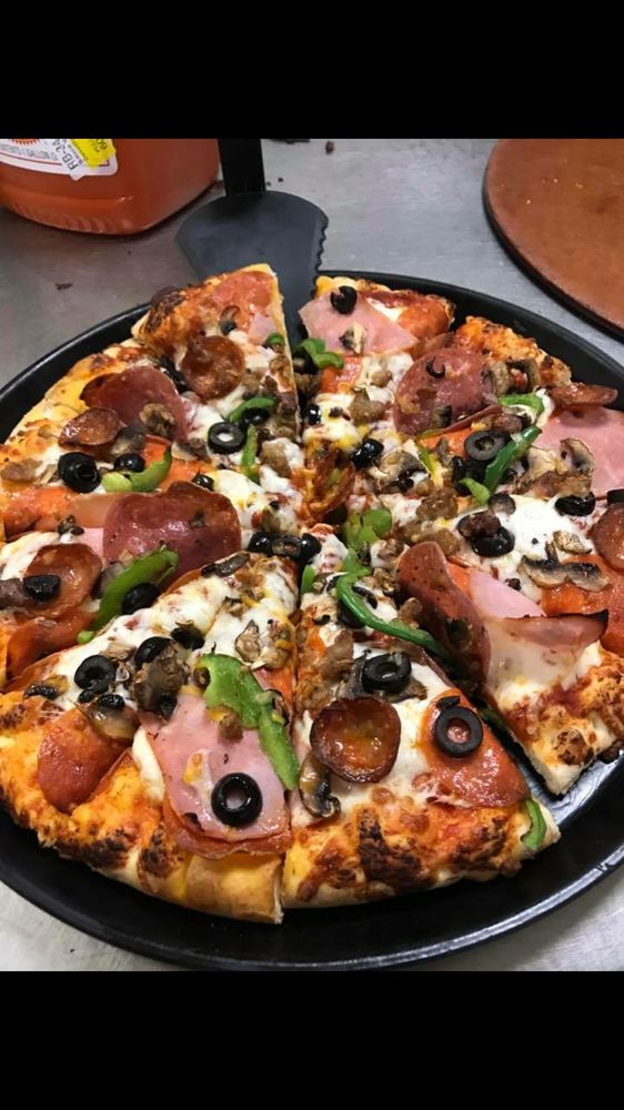 STRAW HAT PIZZA Updated October 2024 90 Photos & 160 Reviews 1295