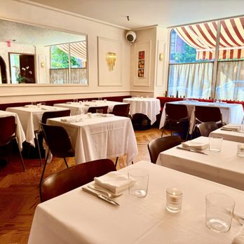 Le Chêne - dining room - French Near Me - New York, New York Le Chêne - dining room - French Near Me - New York, New York