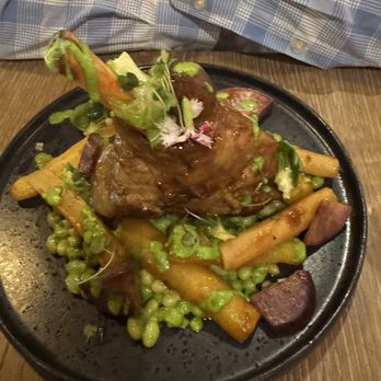 Bistro Hortus - Lamb shank with white beans and delicious sauce. - French Near Me - Quebec City, Quebec Bistro Hortus - Lamb shank with white beans and delicious sauce. - French Near Me - Quebec City, Quebec