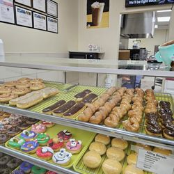 Grand Donuts