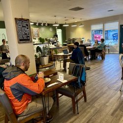 Seize The Cafe - 7:00 am this is the right place to start the day.