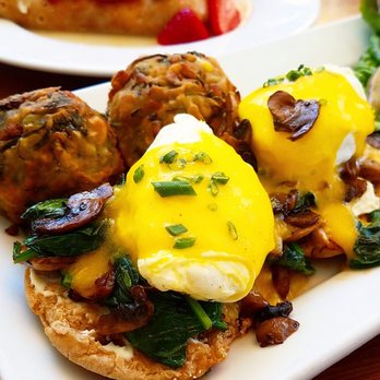 Blue Daisy - "Florentine Benedict": English muffin, cream cheese spread, sautéed spinach and mushrooms, poached eggs,  Hollandaise sauce, zucchini hash - Creperies Near Me - Santa Monica, California