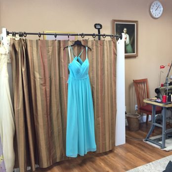 Minh Fashion - Nice little changing room. - Sewing & Alterations Near Me - San Jose, California