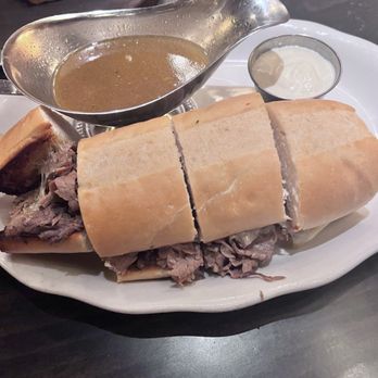 Armitage Alehouse - Roast beef sandwich - Pubs Near Me - Chicago, Illinois Armitage Alehouse - Roast beef sandwich - Pubs Near Me - Chicago, Illinois
