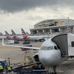 TSA Checkpoint E8 - Dallas/Fort Worth International Airport - Loading