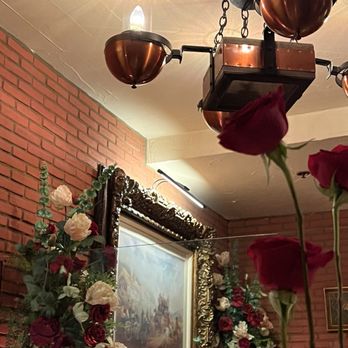 Hugo's Cellar - Inside decor - American Near Me - Las Vegas, Nevada