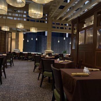 Kyng's Grill - Seating - New American Near Me - Kissimmee, Florida